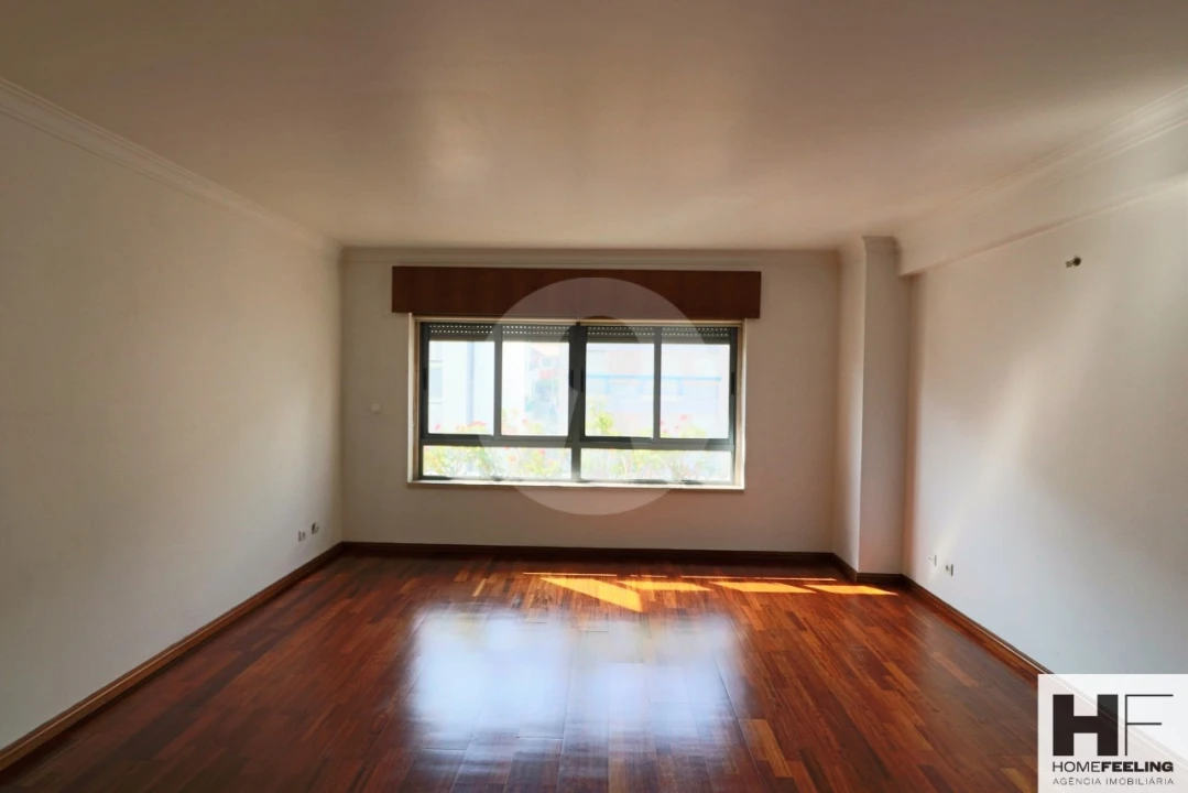 Apartamento T2 para Arrendamento em Campolide Foto 6