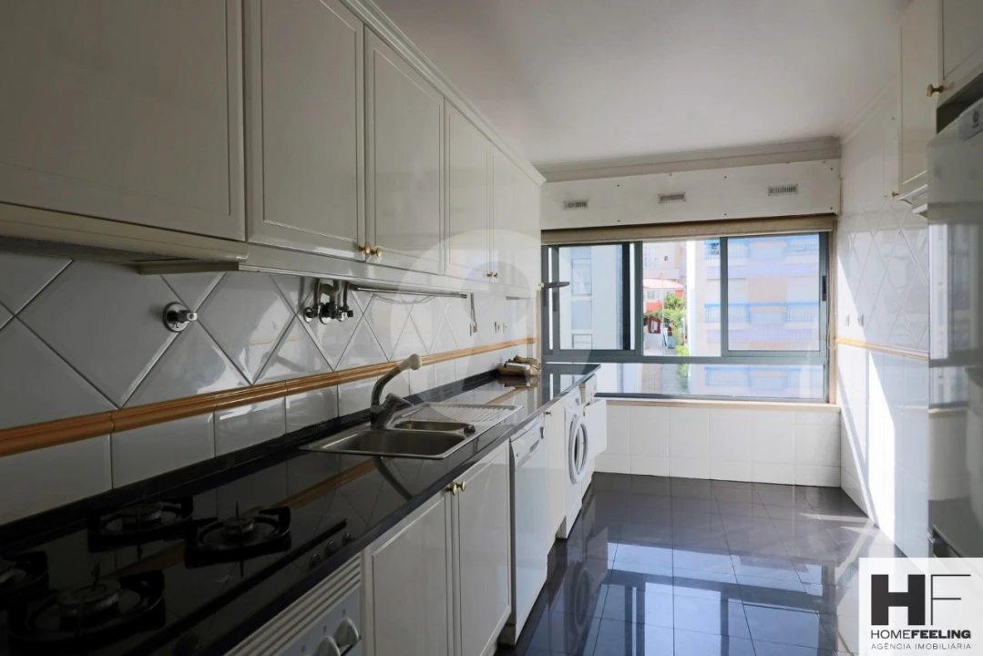 Apartamento T2 para Arrendamento em Campolide Foto 9