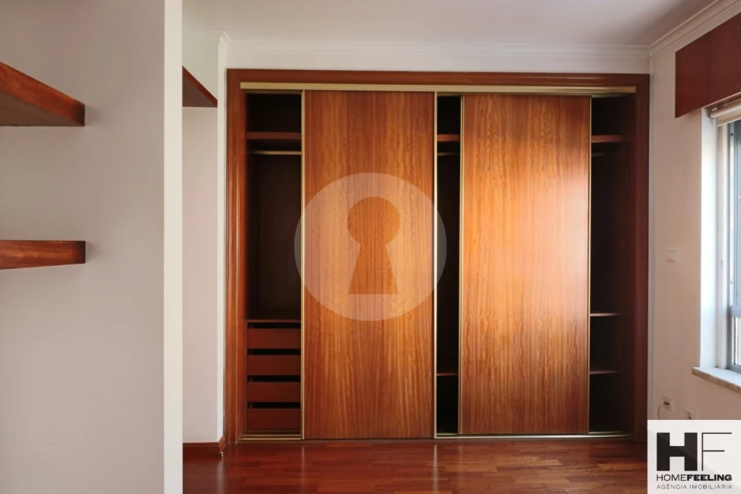 Apartamento T2 para Arrendamento em Campolide Foto 16