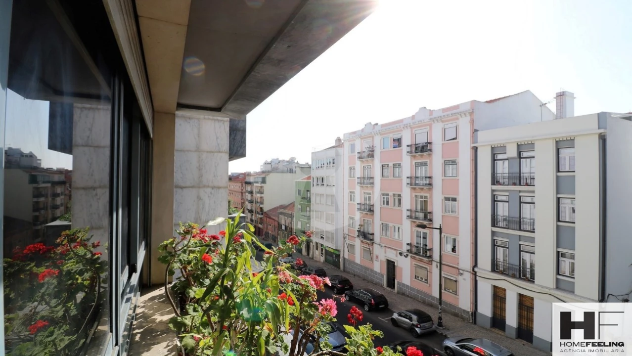 Apartamento T2 para Arrendamento em Campolide Foto 1