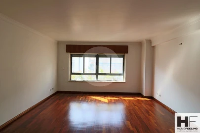 Apartamento T2 para Arrendamento em Campolide