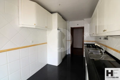 Apartamento T2 para Arrendamento em Campolide