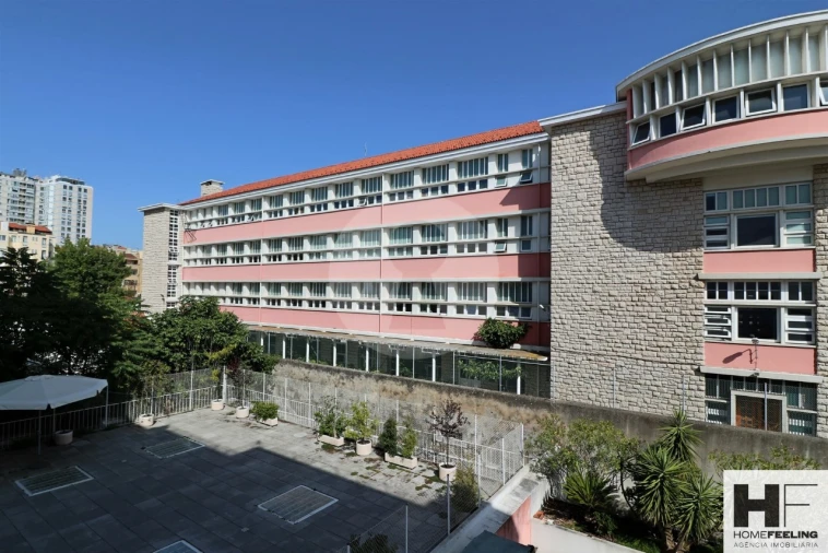 Apartamento T2 para Arrendamento em Campolide Foto 3