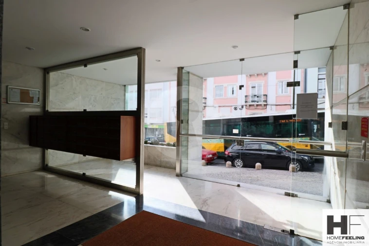 Apartamento T2 para Arrendamento em Campolide Foto 4