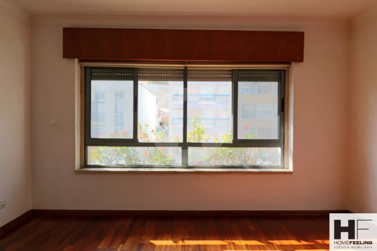 Apartamento T2 para Arrendamento em Campolide Foto 5