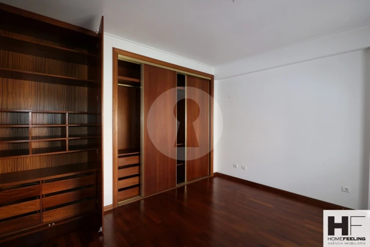 Apartamento T2 para Arrendamento em Campolide Foto 12