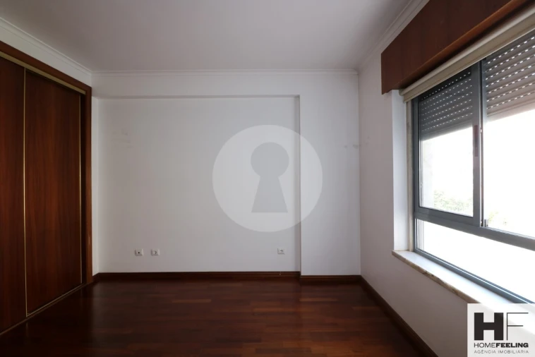 Apartamento T2 para Arrendamento em Campolide Foto 13