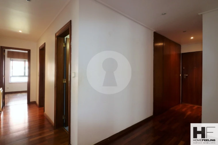 Apartamento T2 para Arrendamento em Campolide Foto 11