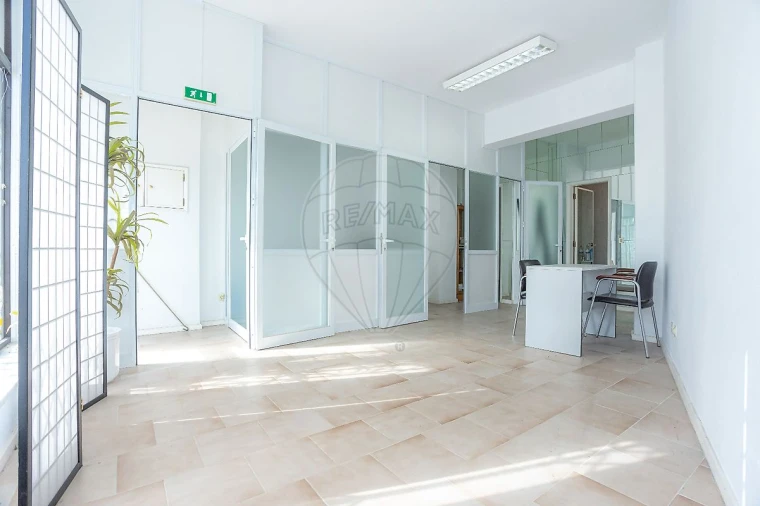 Loja para Arrendamento em Oliveira do Bairro Foto 6