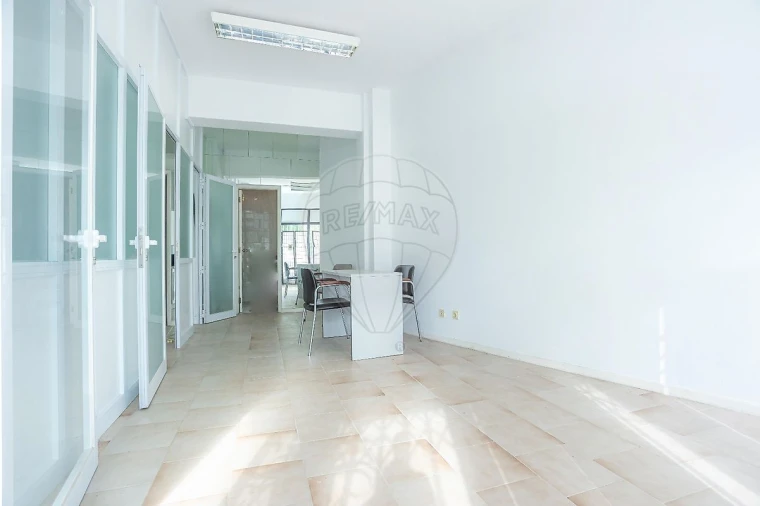 Loja para Arrendamento em Oliveira do Bairro Foto 5