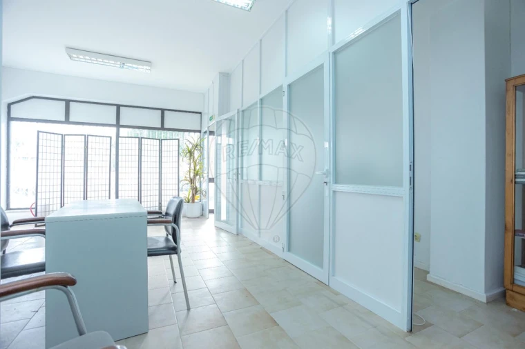 Loja para Arrendamento em Oliveira do Bairro Foto 9