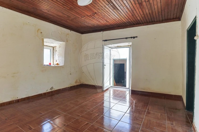 Moradia T2 para Venda em Pousaflores Foto 2