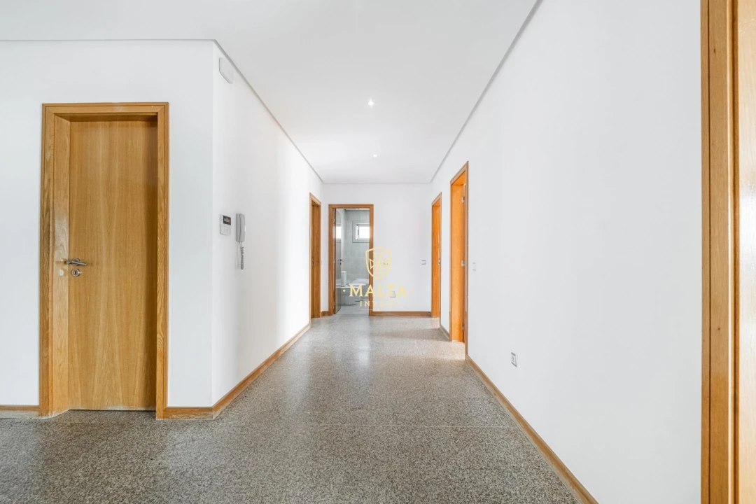 Moradia T5 para Venda em Longos Foto 30