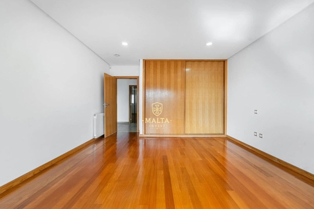 Moradia T5 para Venda em Longos Foto 34