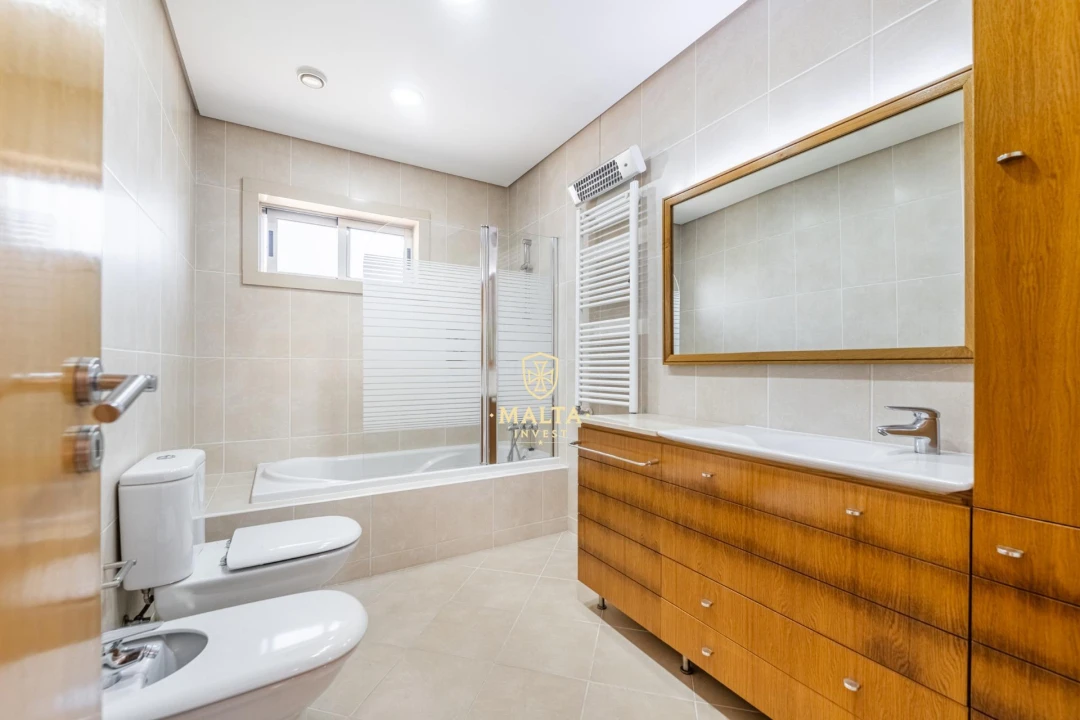 Moradia T5 para Venda em Longos Foto 37