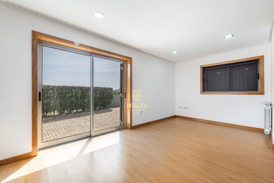 Moradia T5 para Venda em Longos Foto 46