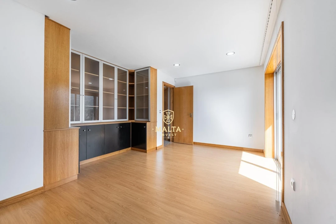 Moradia T5 para Venda em Longos Foto 47