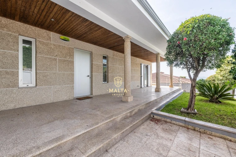 Moradia T5 para Venda em Longos Foto 25