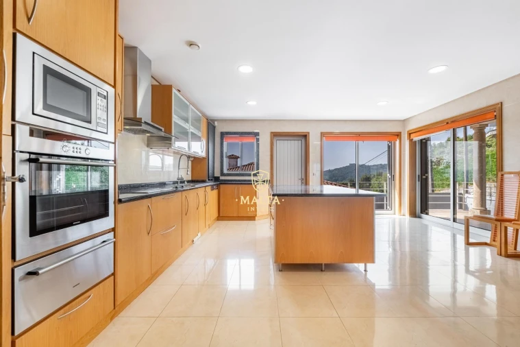 Moradia T5 para Venda em Longos Foto 27