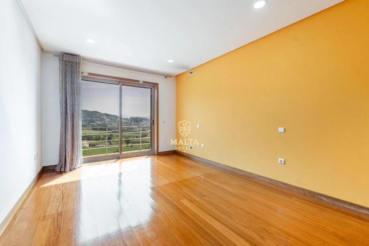 Moradia T5 para Venda em Longos Foto 31