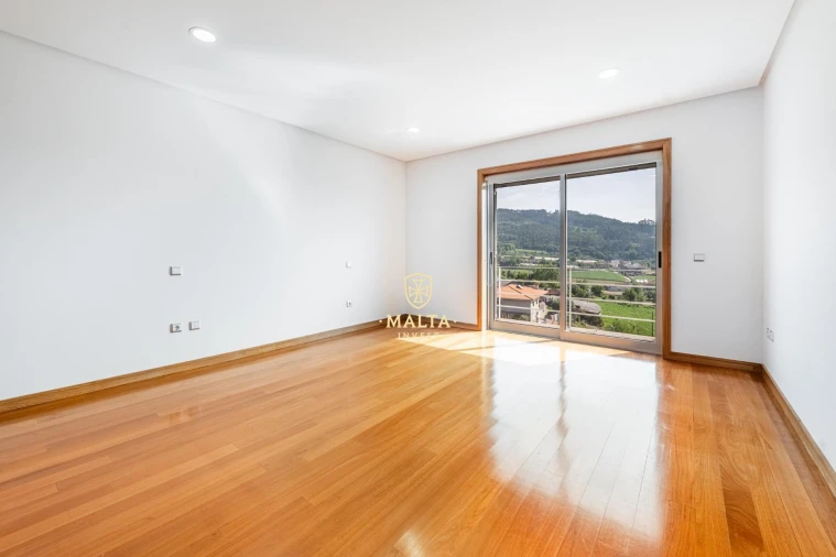 Moradia T5 para Venda em Longos Foto 33