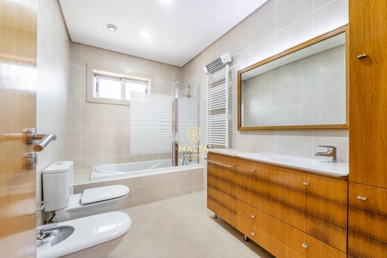 Moradia T5 para Venda em Longos Foto 37