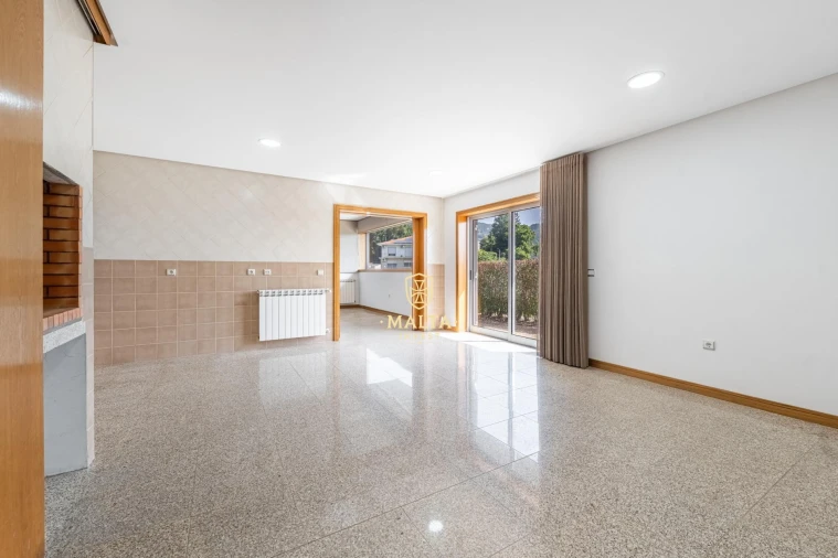 Moradia T5 para Venda em Longos Foto 48