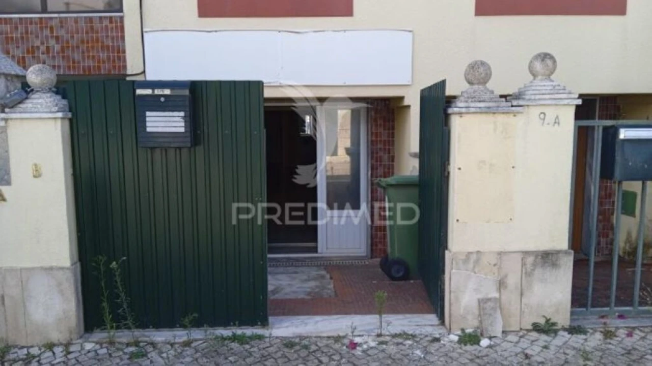 Apartamento para Venda em Corroios Foto 3