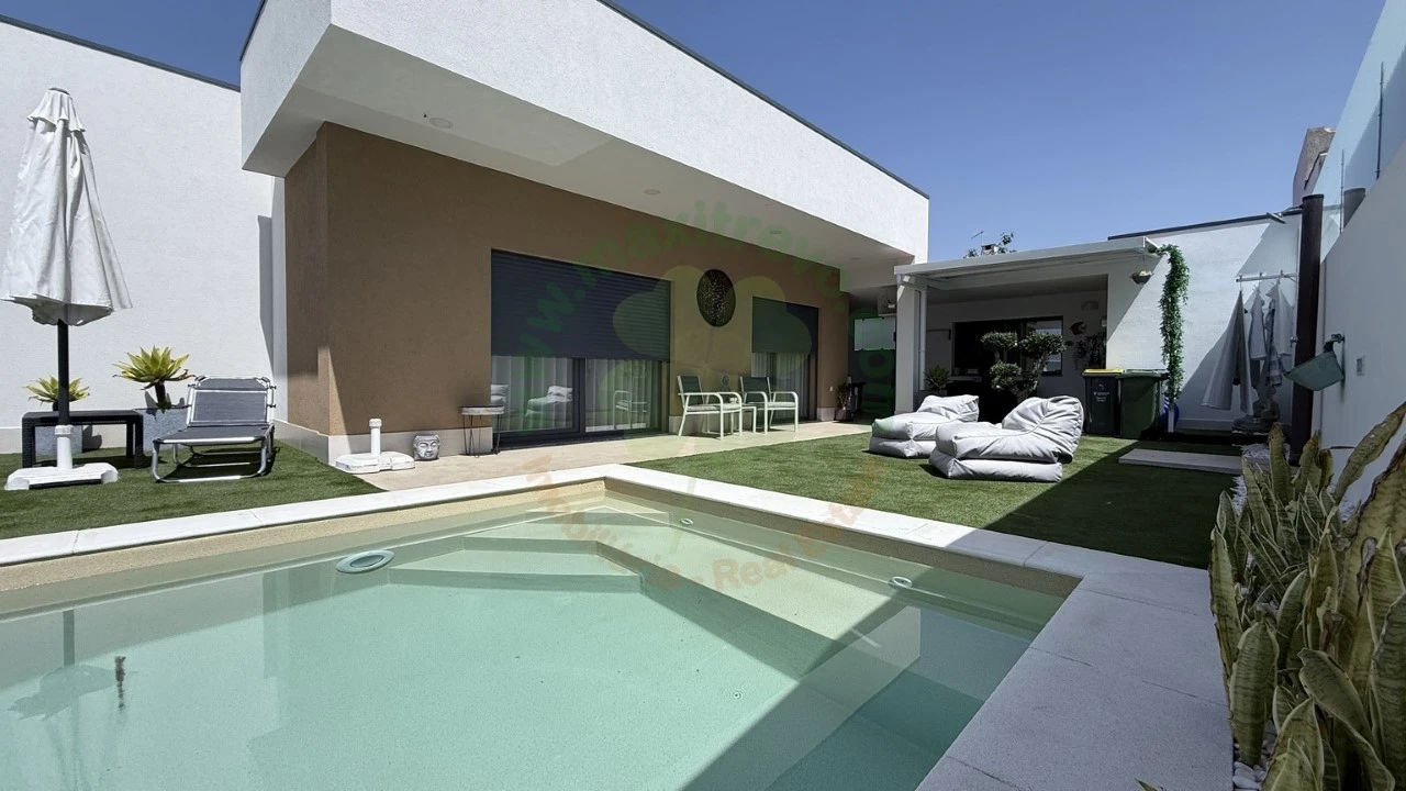 Moradia T4 para Venda em Fernao Ferro Foto 9