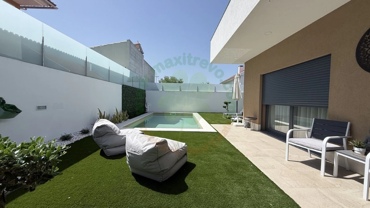 Moradia T4 para Venda em Fernao Ferro Foto 10