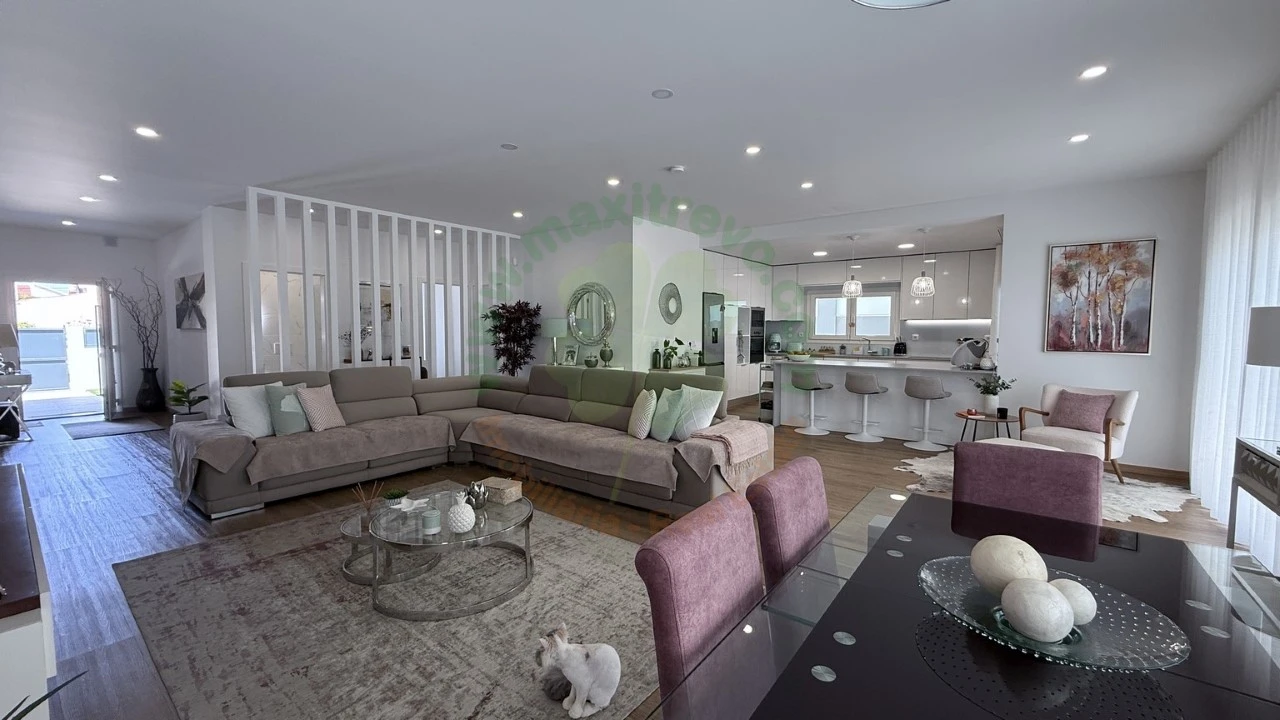 Moradia T4 para Venda em Fernao Ferro Foto 16