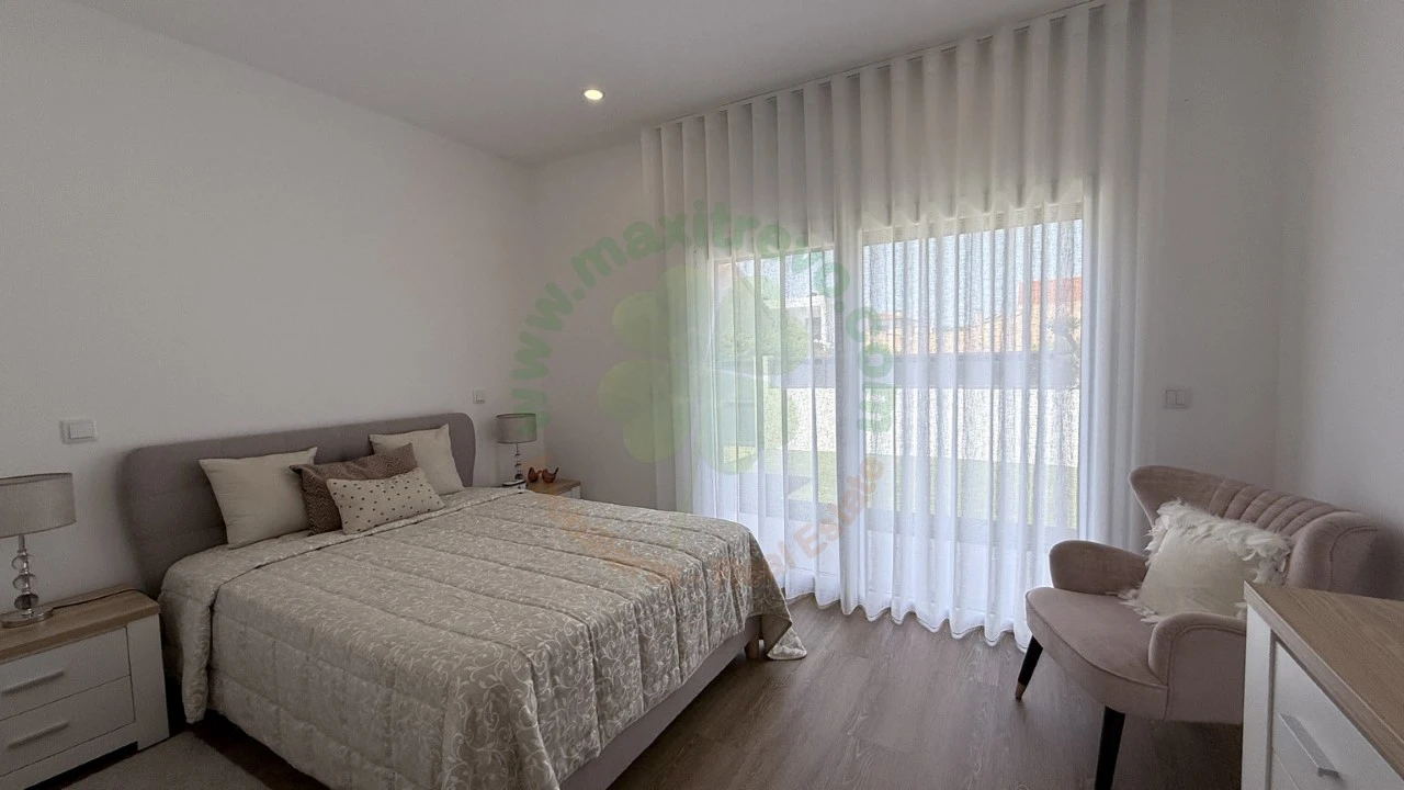 Moradia T4 para Venda em Fernao Ferro Foto 32