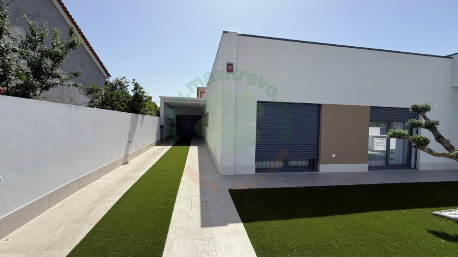 Moradia T4 para Venda em Fernao Ferro Foto 4