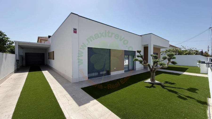 Moradia T4 para Venda em Fernao Ferro Foto 5