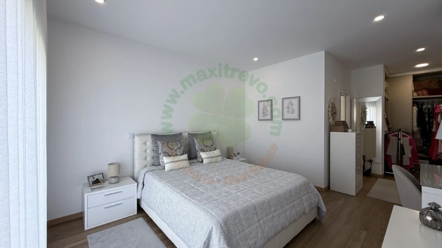 Moradia T4 para Venda em Fernao Ferro Foto 29