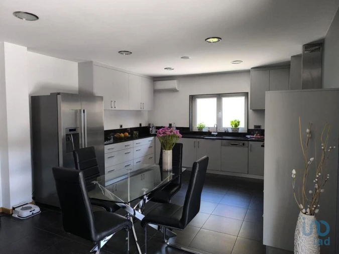 Moradia T6 para Venda em Santa Maria Maior Foto 10