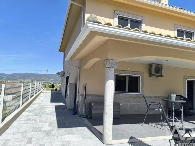 Moradia T6 para Venda em Santa Maria Maior Foto 24