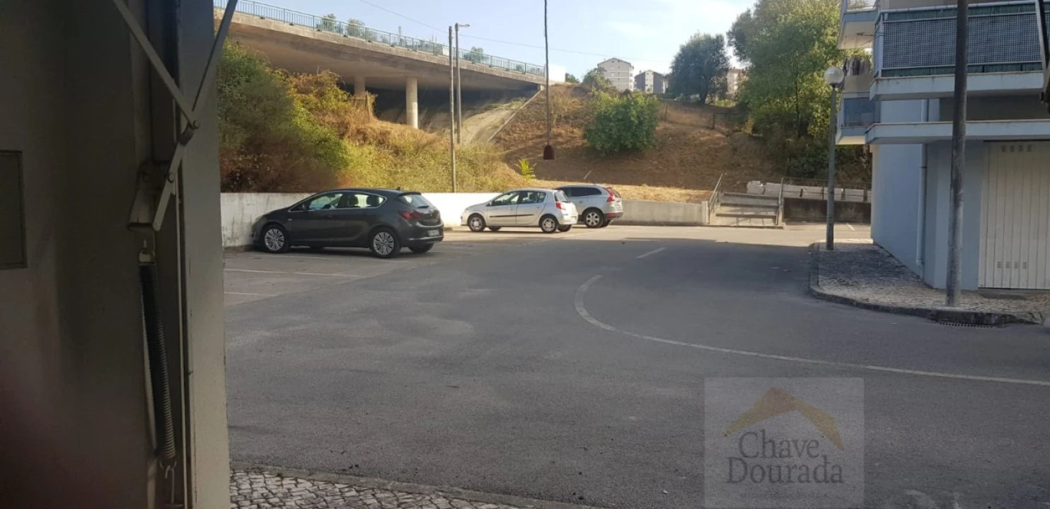 Garagem para Venda em Eiras e São Paulo de Frades Foto 8