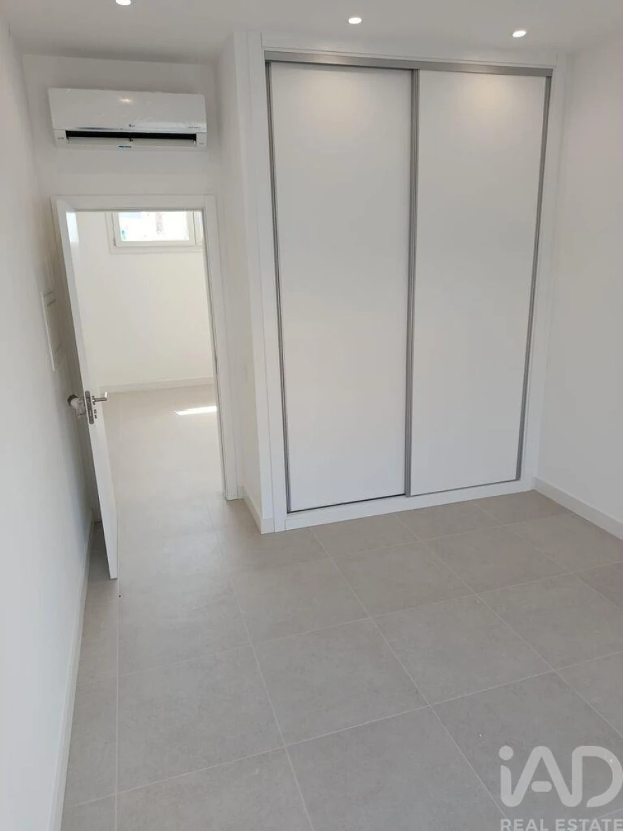Apartamento T1 para Venda em Nazare Foto 22