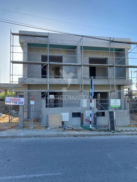 Moradia T2 para Venda em Fernao Ferro