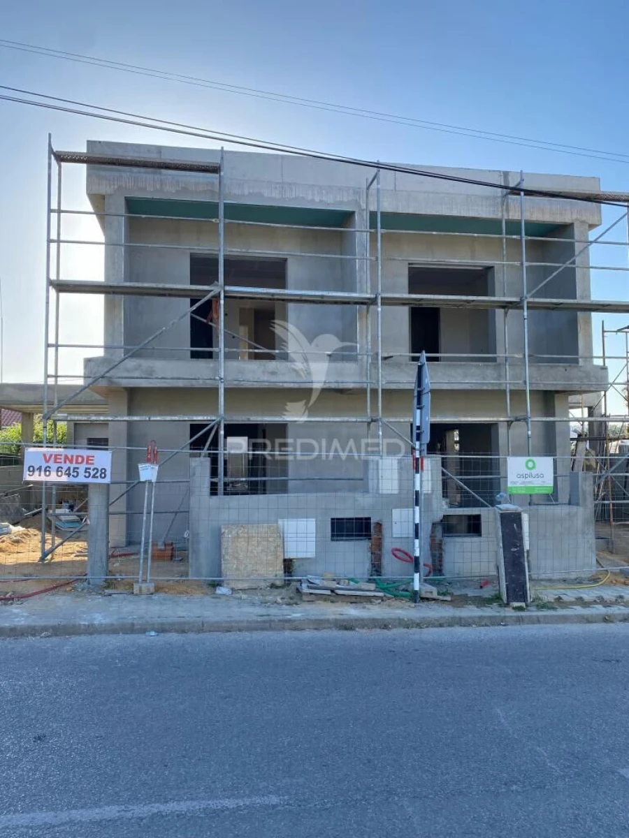 Moradia T2 para Venda em Fernao Ferro Foto 1