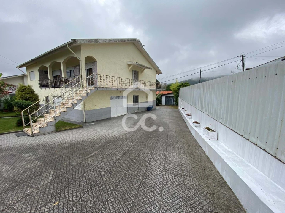 Armazém para Arrendamento em Gondar Foto 1