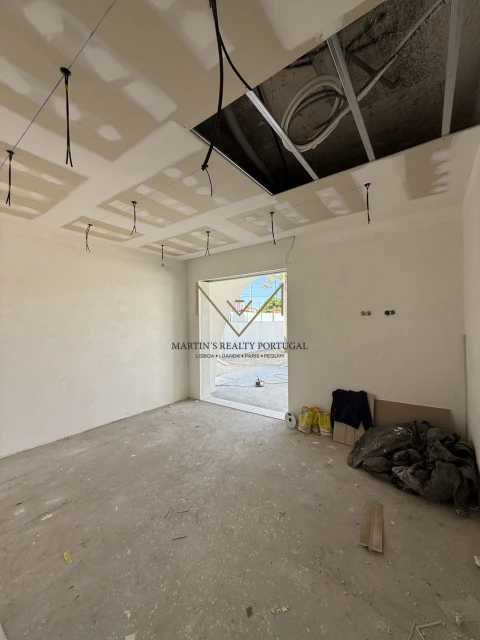Moradia T5 para Venda em Charneca de Caparica e Sobreda