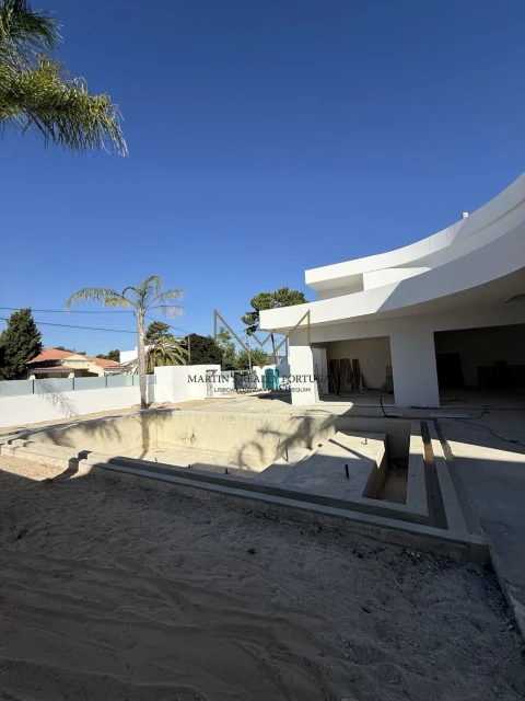 Moradia T5 para Venda em Charneca de Caparica e Sobreda