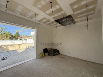 Moradia T5 para Venda em Charneca de Caparica e Sobreda