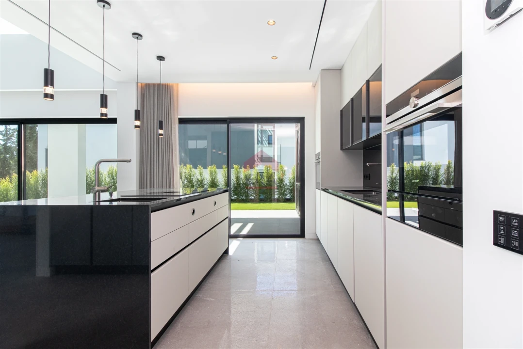 Moradia T0 para Venda em Quarteira Foto 3