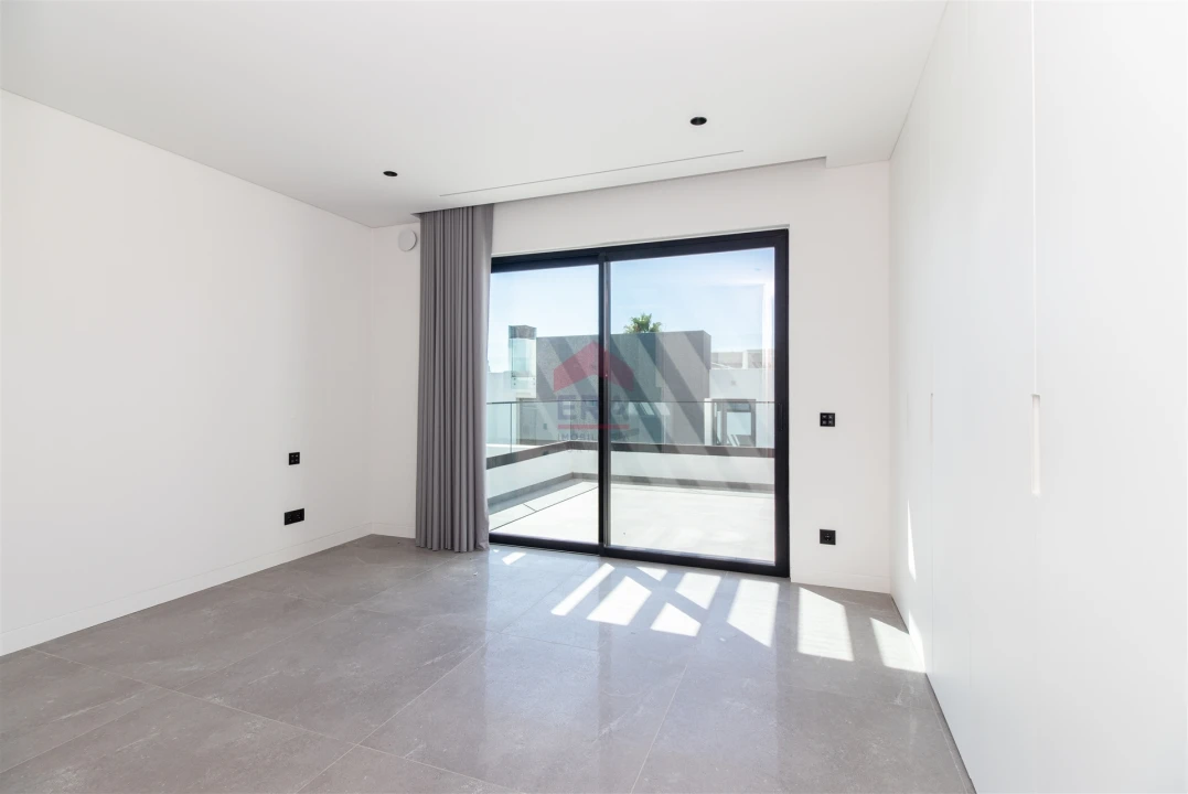 Moradia T0 para Venda em Quarteira Foto 20