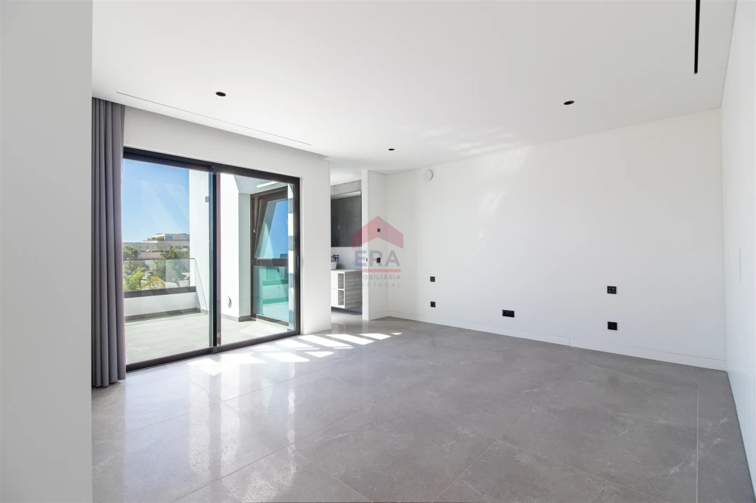 Moradia T0 para Venda em Quarteira Foto 17