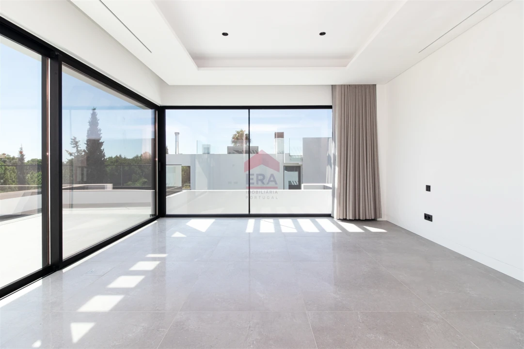 Moradia T0 para Venda em Quarteira Foto 29