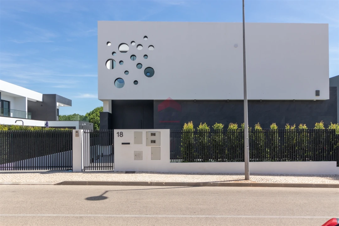 Moradia T0 para Venda em Quarteira Foto 42